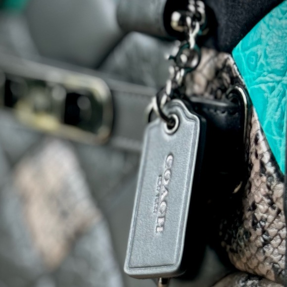 🎉HOST PICK🎉 RARE COACH Canyon Quilt Coach Swagger 27 Exotic Embossed Leather - Picture 3 of 7